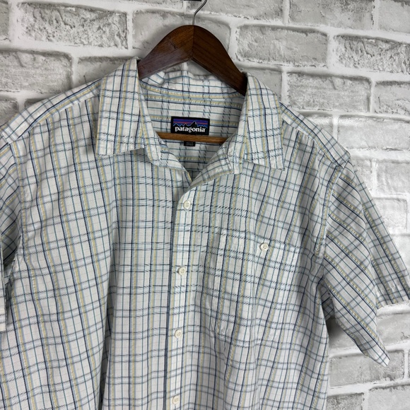 Patagonia Outdoors Primary White Textured Plaid Polyester Button Up Shirt LARGE - Picture 1 of 9